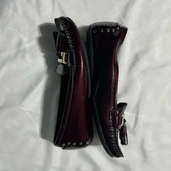 Stuart Weitzman Patent Leather Loafers Maroon Tassles Size  5 1/2 - Picture 3 of 11